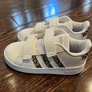 NEW Kids Adidas grand court I tennis shoes leopard size 9